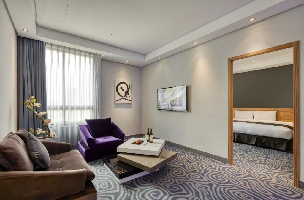 Golden Tulip - Aesthetics Hotel Zhunan Екстериор снимка