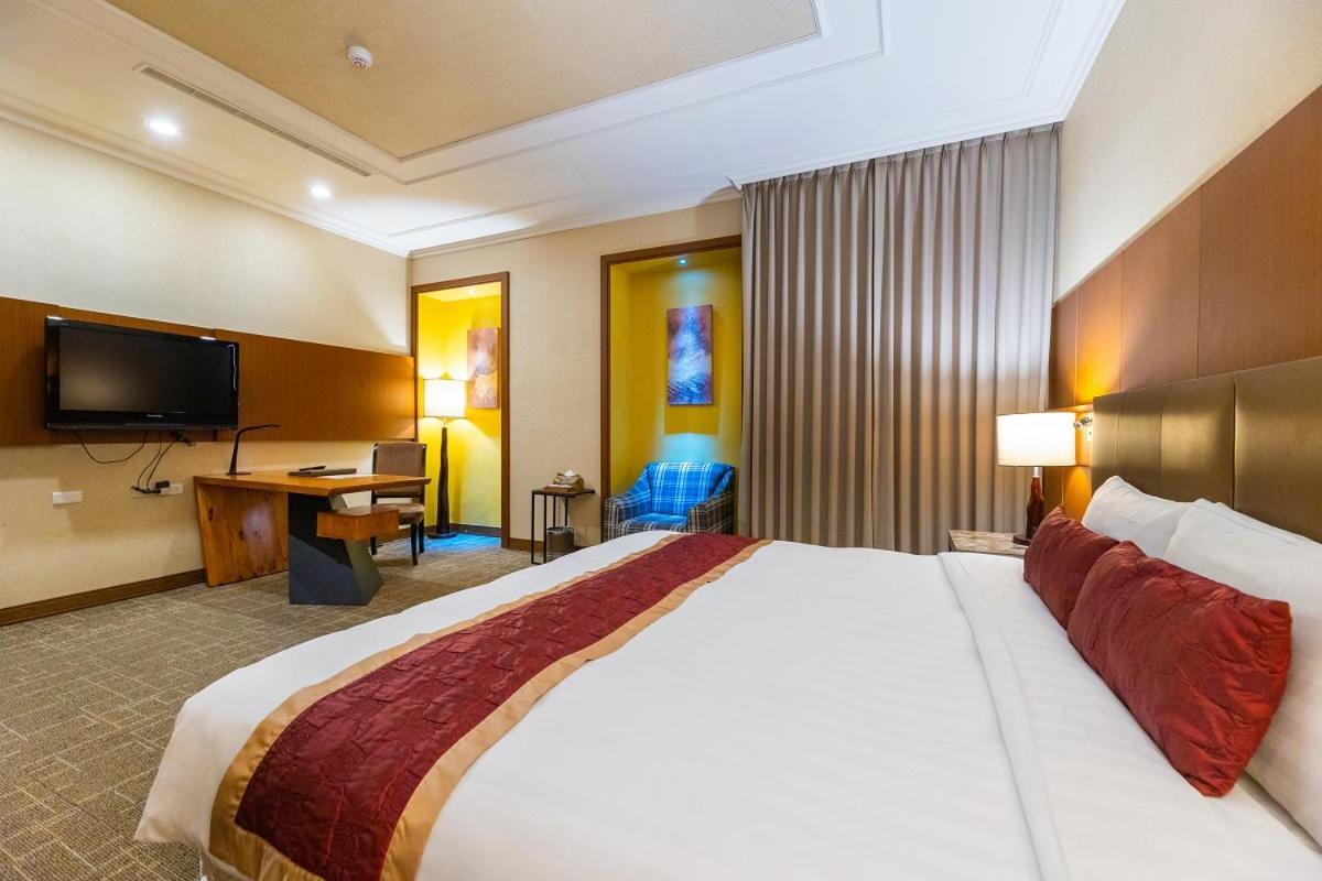Golden Tulip - Aesthetics Hotel Zhunan Екстериор снимка