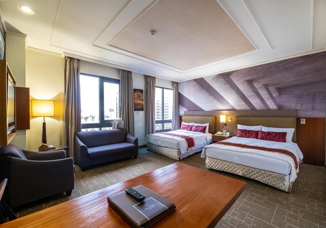 Golden Tulip - Aesthetics Hotel Zhunan Екстериор снимка